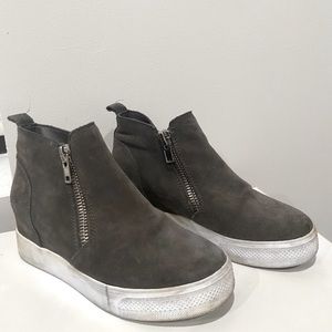 Super cute Steve Madden high top platform flats!